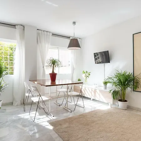 Ambc-very Quiet Steps Away From Old Town Apartment