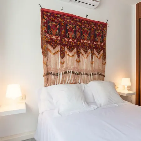 Ambc-very Quiet Steps Away From Old Town Apartment